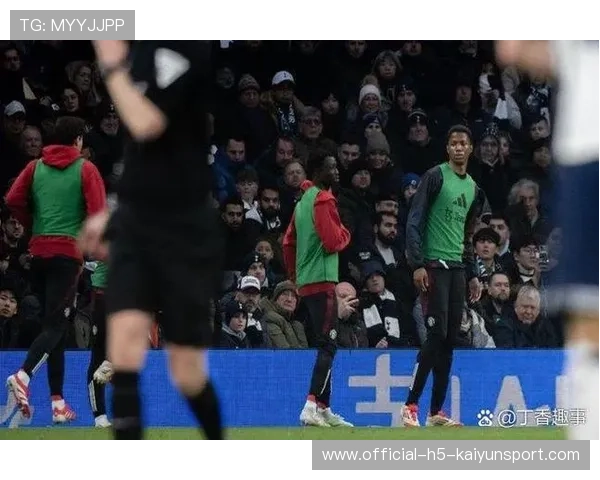 曼联在面对低位防守球队时效率明显下降,曼联防守站位 曼联在面对低位防守球队时效率明显下降,曼联防守站位